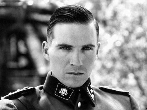 辛德勒的名单阿蒙演员,罪恶与救赎的复杂角色  第3张