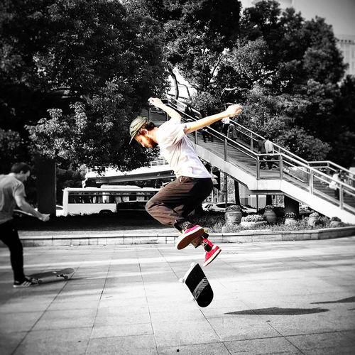 玩滑板照片,捕捉街头风采的动感瞬间  第2张