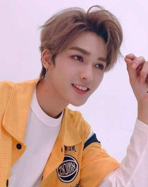 朱正延图片,光影交织下的青春偶像