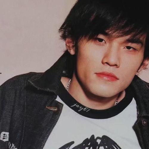 周董照片,光影中的音乐传奇  第2张